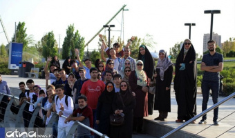 بازدید فارسی‌آموزان خارجی دانشگاه علامه طباطبائی از دریاچه شهدای خلیج فارس