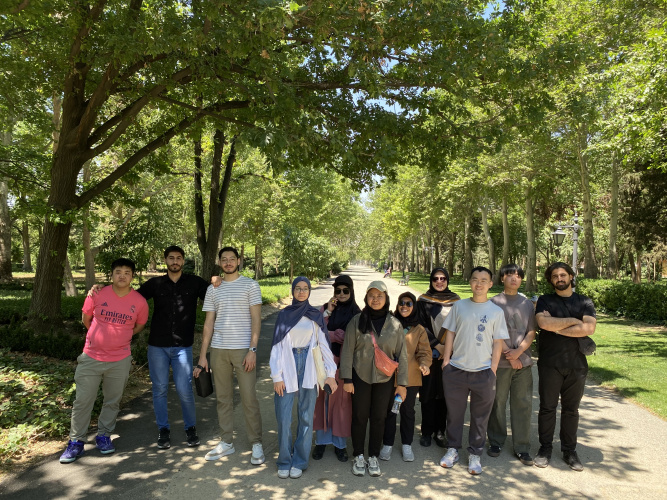 بازدید فارسیآموزان مرکز آزفای دانشگاه علامۀ طباطبایی از باغ گیاهشناسی