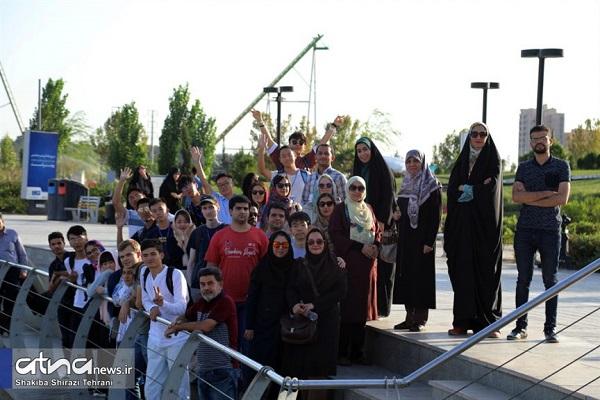 بازدید فارسی‌آموزان خارجی دانشگاه علامه طباطبائی از دریاچه شهدای خلیج فارس
